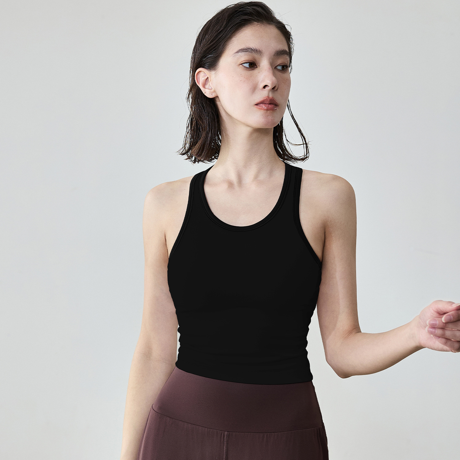 Stylish Round-Neck Color-Blocked Sports Bra - Breathable & High Support