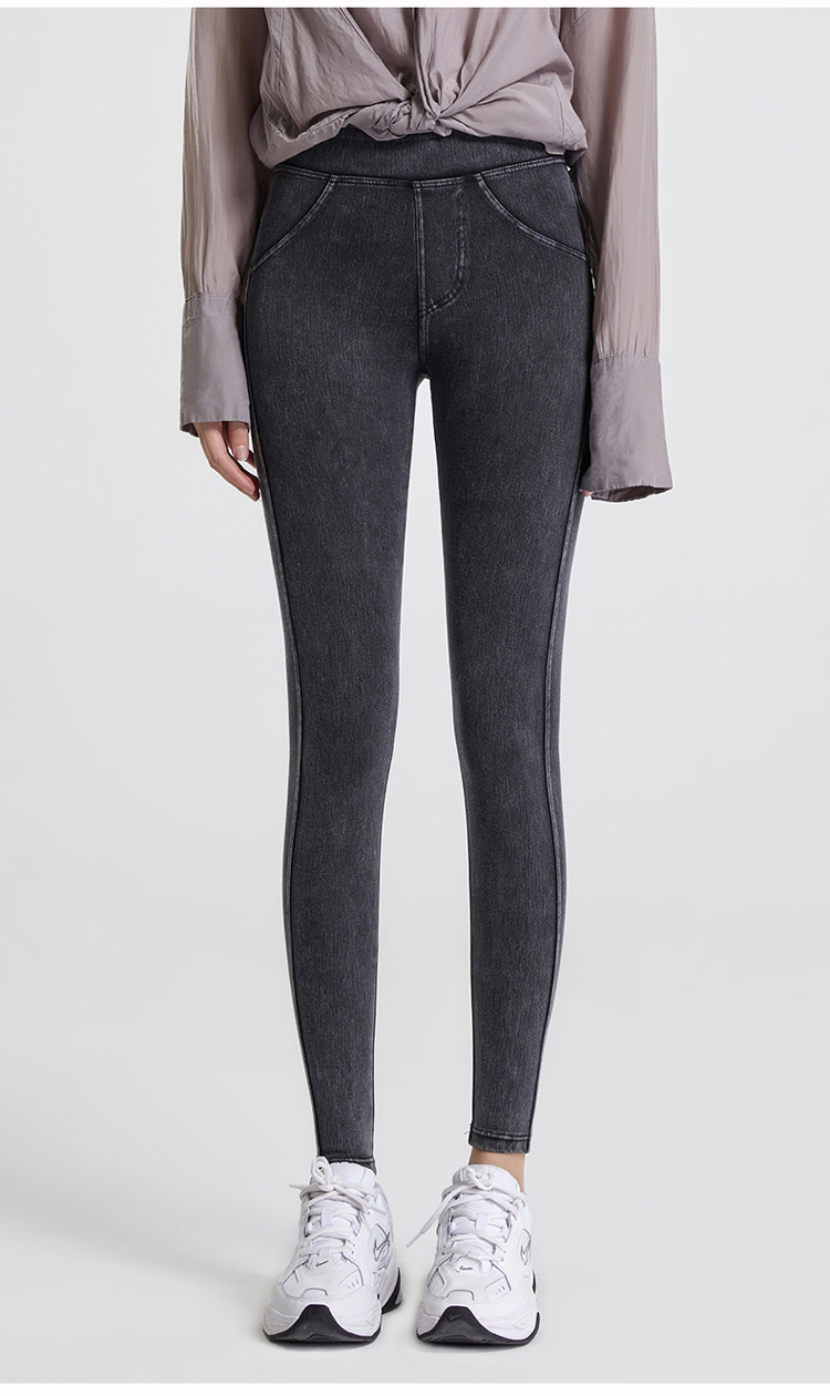 figure-hugging pencil leggings